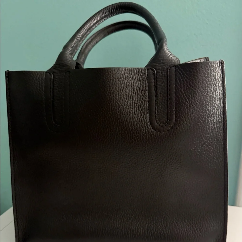 Persaman New York Black Isabella Leather Tote